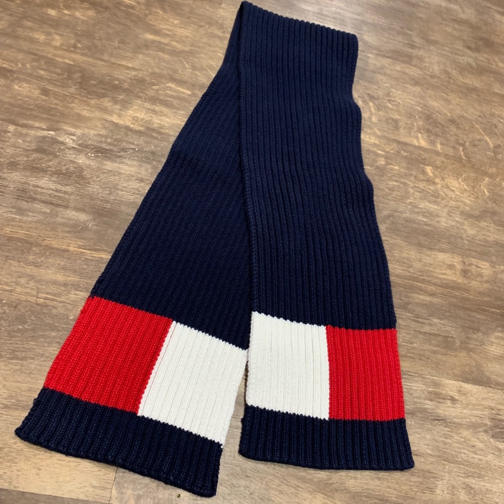 Tommy Hilfiger scarf